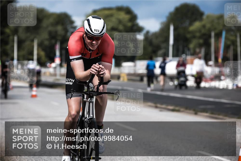 16.08.2026 - KN Förde Triathlon 2026 H.Heesch http://msf.ph/oto/9984054 16.08.2026 12:57:10 Radfahren 519, 523, 527, 530, 543, 581, 706, 721 meine-sportfotos.de