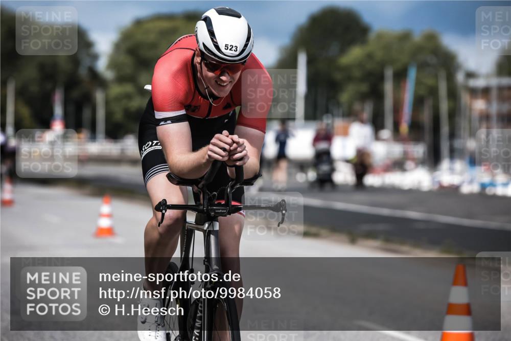 16.08.2026 - KN Förde Triathlon 2026 H.Heesch http://msf.ph/oto/9984058 16.08.2026 12:57:10 Radfahren 519, 523, 527, 530, 543, 581, 706, 721 meine-sportfotos.de