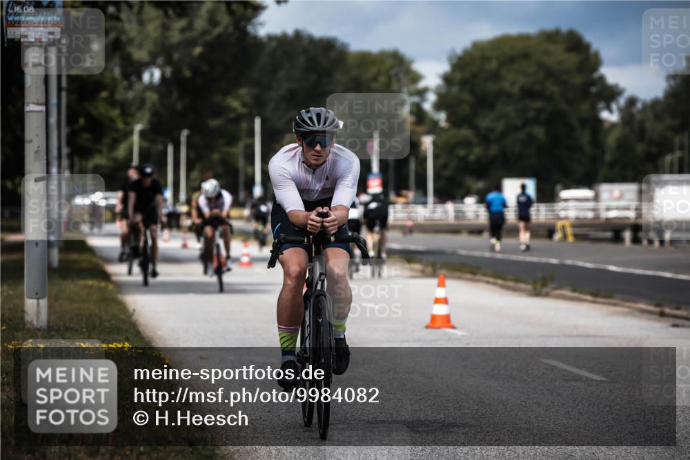 16.08.2026 - KN Förde Triathlon 2026 H.Heesch http://msf.ph/oto/9984082 16.08.2026 12:57:21 Radfahren 196, 501, 507, 514, 566 meine-sportfotos.de
