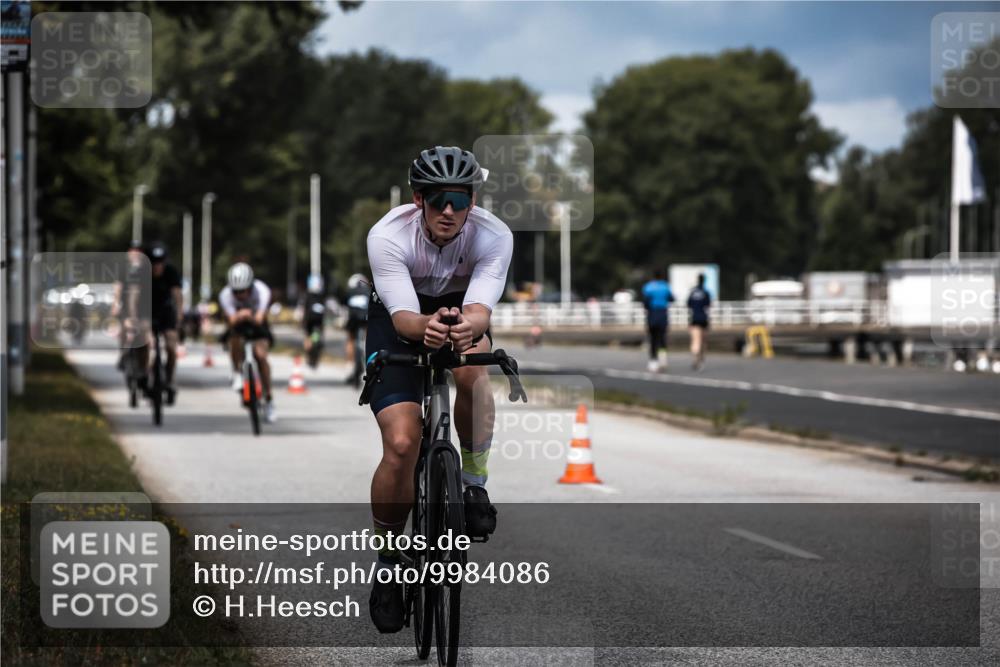 16.08.2026 - KN Förde Triathlon 2026 H.Heesch http://msf.ph/oto/9984086 16.08.2026 12:57:21 Radfahren 196, 501, 507, 514, 566 meine-sportfotos.de