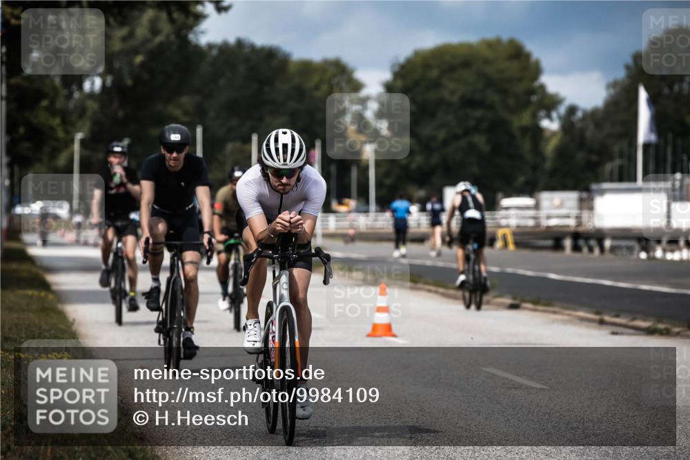 16.08.2026 - KN Förde Triathlon 2026 H.Heesch http://msf.ph/oto/9984109 16.08.2026 12:57:24 Radfahren 196, 501, 507, 514, 520, 565, 566, 591 meine-sportfotos.de