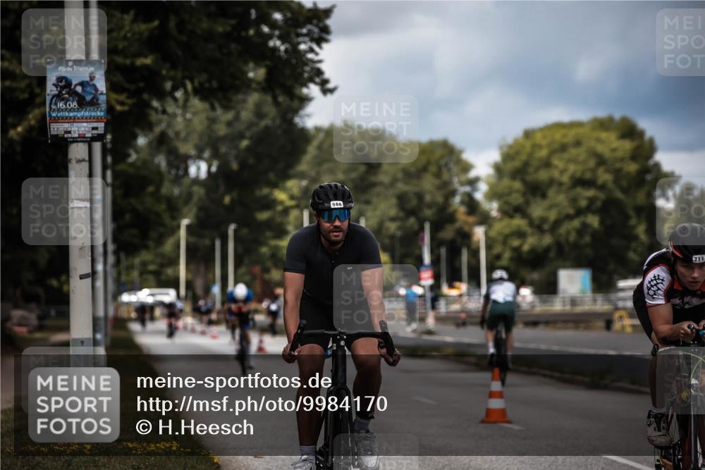 16.08.2026 - KN Förde Triathlon 2026 H.Heesch http://msf.ph/oto/9984170 16.08.2026 12:57:40 Radfahren 576, 586, 711 meine-sportfotos.de
