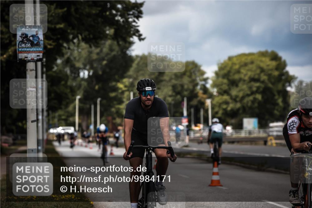 16.08.2026 - KN Förde Triathlon 2026 H.Heesch http://msf.ph/oto/9984171 16.08.2026 12:57:40 Radfahren 576, 586, 711 meine-sportfotos.de
