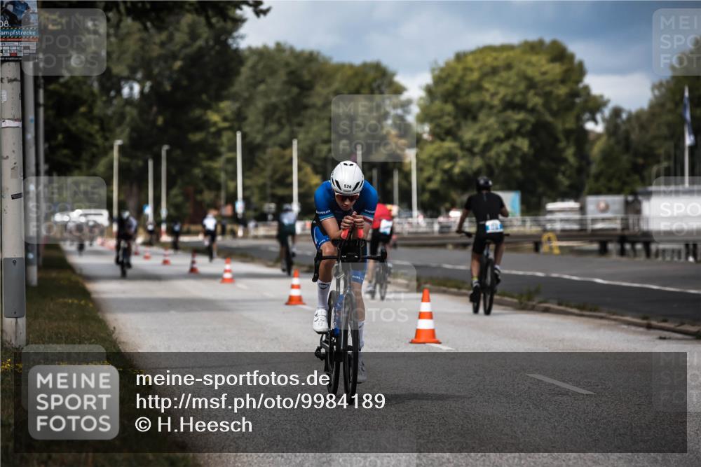 16.08.2026 - KN Förde Triathlon 2026 H.Heesch http://msf.ph/oto/9984189 16.08.2026 12:57:43 Radfahren 586, 711 meine-sportfotos.de