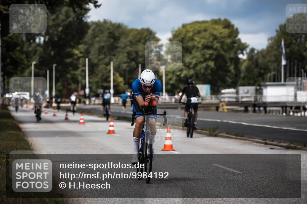 16.08.2026 - KN Förde Triathlon 2026 H.Heesch http://msf.ph/oto/9984192 16.08.2026 12:57:43 Radfahren 586, 711 meine-sportfotos.de