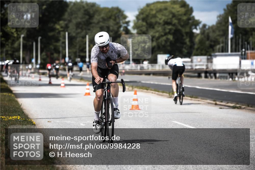 16.08.2026 - KN Förde Triathlon 2026 H.Heesch http://msf.ph/oto/9984228 16.08.2026 12:57:55 Radfahren 510, 525, 542, 589, 602 meine-sportfotos.de