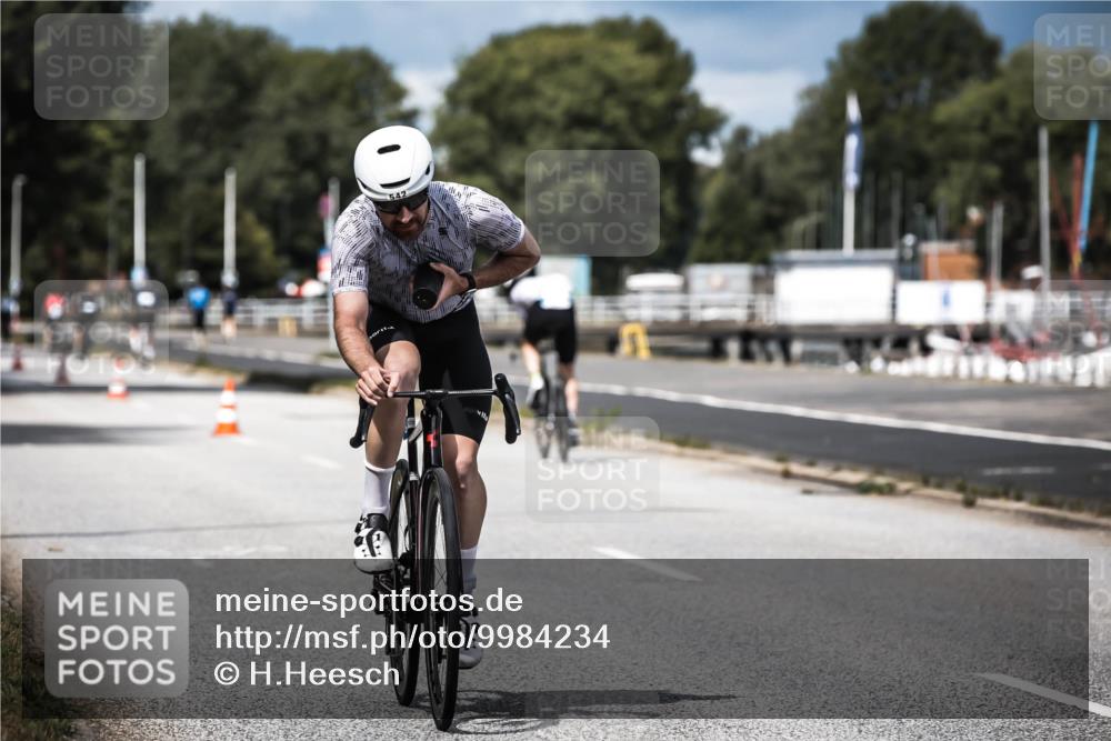 16.08.2026 - KN Förde Triathlon 2026 H.Heesch http://msf.ph/oto/9984234 16.08.2026 12:57:55 Radfahren 510, 525, 542, 589, 602 meine-sportfotos.de