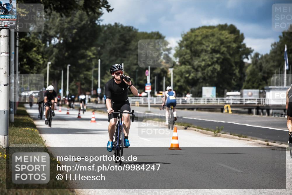 16.08.2026 - KN Förde Triathlon 2026 H.Heesch http://msf.ph/oto/9984247 16.08.2026 12:58:01 Radfahren 513, 589, 602, 722, 727, 729, 735, 740 meine-sportfotos.de