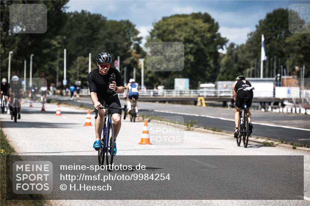 16.08.2026 - KN Förde Triathlon 2026 H.Heesch http://msf.ph/oto/9984254 16.08.2026 12:58:02 Radfahren 513, 589, 722, 727, 729, 735, 740 meine-sportfotos.de