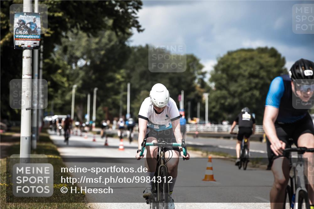 16.08.2026 - KN Förde Triathlon 2026 H.Heesch http://msf.ph/oto/9984312 16.08.2026 12:58:10 Radfahren 509, 720, 724 meine-sportfotos.de
