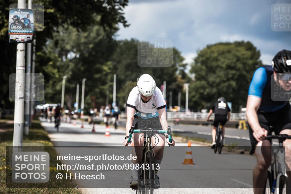 16.08.2026 - KN Förde Triathlon 2026 H.Heesch http://msf.ph/oto/9984313 16.08.2026 12:58:10 Radfahren 509, 720, 724 meine-sportfotos.de