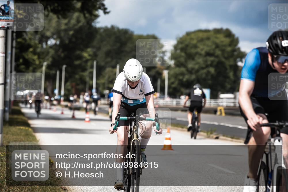 16.08.2026 - KN Förde Triathlon 2026 H.Heesch http://msf.ph/oto/9984315 16.08.2026 12:58:10 Radfahren 509, 720, 724 meine-sportfotos.de