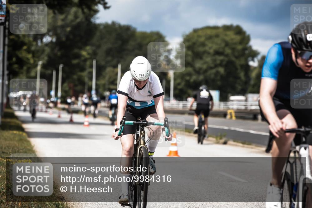 16.08.2026 - KN Förde Triathlon 2026 H.Heesch http://msf.ph/oto/9984316 16.08.2026 12:58:10 Radfahren 509, 720, 724 meine-sportfotos.de