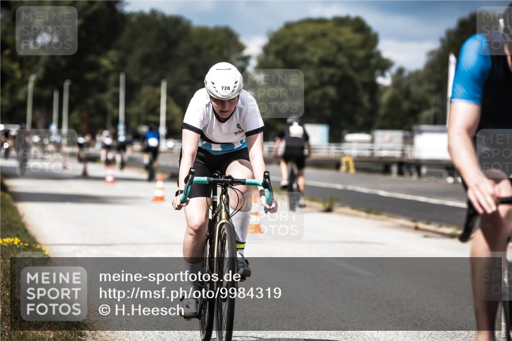 16.08.2026 - KN Förde Triathlon 2026 H.Heesch http://msf.ph/oto/9984319 16.08.2026 12:58:10 Radfahren 509, 720, 724 meine-sportfotos.de
