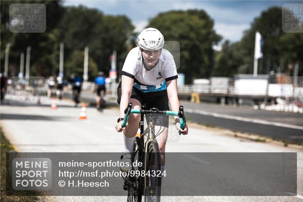 16.08.2026 - KN Förde Triathlon 2026 H.Heesch http://msf.ph/oto/9984324 16.08.2026 12:58:10 Radfahren 509, 720, 724 meine-sportfotos.de