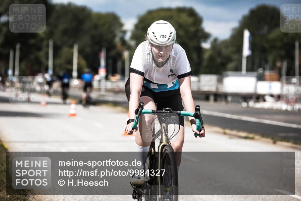 16.08.2026 - KN Förde Triathlon 2026 H.Heesch http://msf.ph/oto/9984327 16.08.2026 12:58:10 Radfahren 509, 720, 724 meine-sportfotos.de