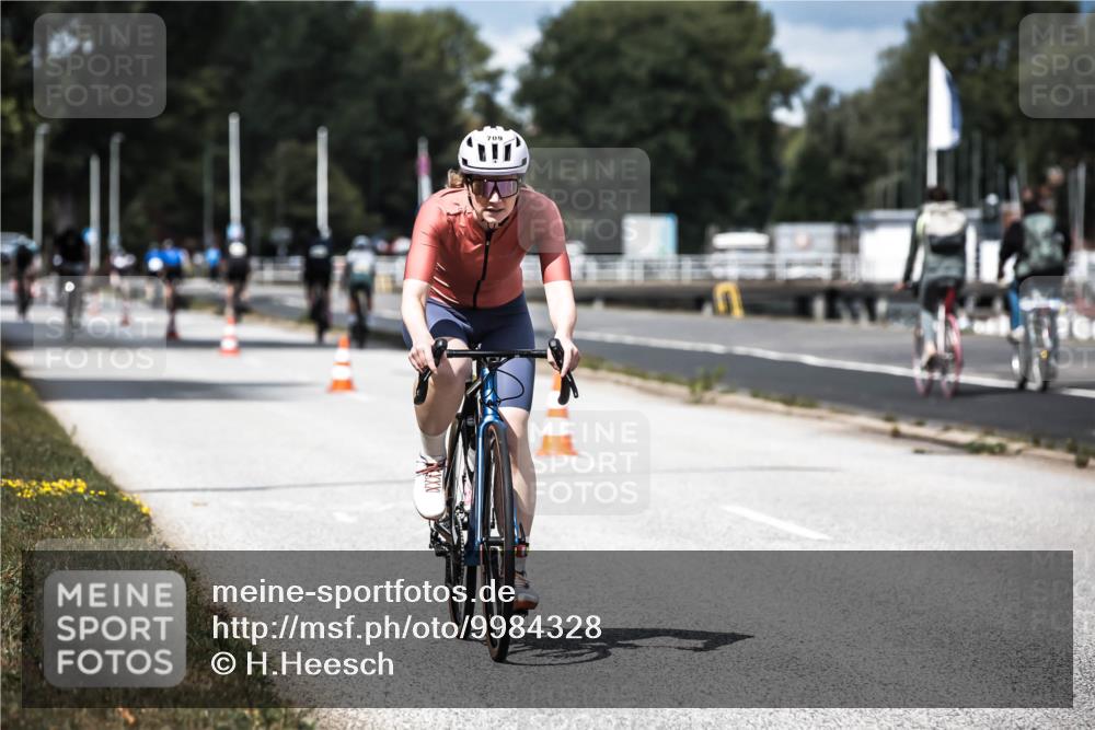 16.08.2026 - KN Förde Triathlon 2026 H.Heesch http://msf.ph/oto/9984328 16.08.2026 12:58:18 Radfahren 524, 551, 590, 594, 597, 607, 709, 743 meine-sportfotos.de