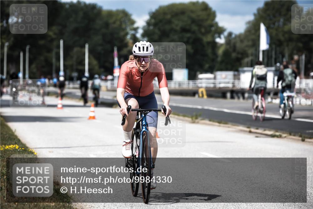 16.08.2026 - KN Förde Triathlon 2026 H.Heesch http://msf.ph/oto/9984330 16.08.2026 12:58:18 Radfahren 524, 551, 590, 594, 597, 607, 709, 743 meine-sportfotos.de