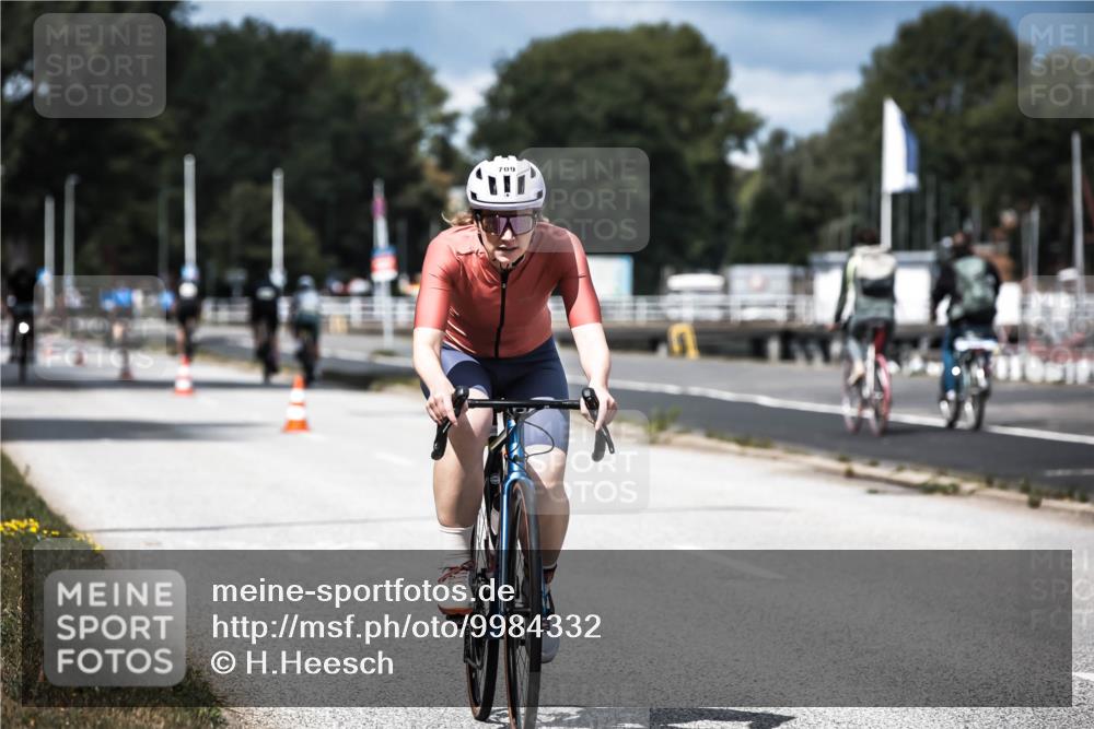 16.08.2026 - KN Förde Triathlon 2026 H.Heesch http://msf.ph/oto/9984332 16.08.2026 12:58:18 Radfahren 524, 551, 590, 594, 597, 607, 709, 743 meine-sportfotos.de