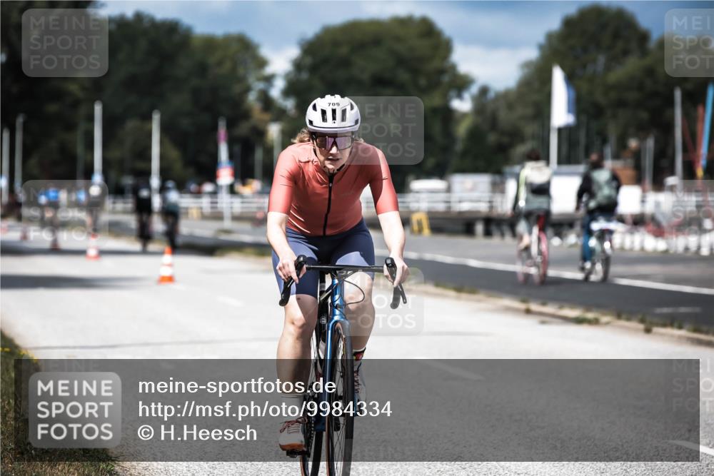 16.08.2026 - KN Förde Triathlon 2026 H.Heesch http://msf.ph/oto/9984334 16.08.2026 12:58:18 Radfahren 524, 551, 590, 594, 597, 607, 709, 743 meine-sportfotos.de