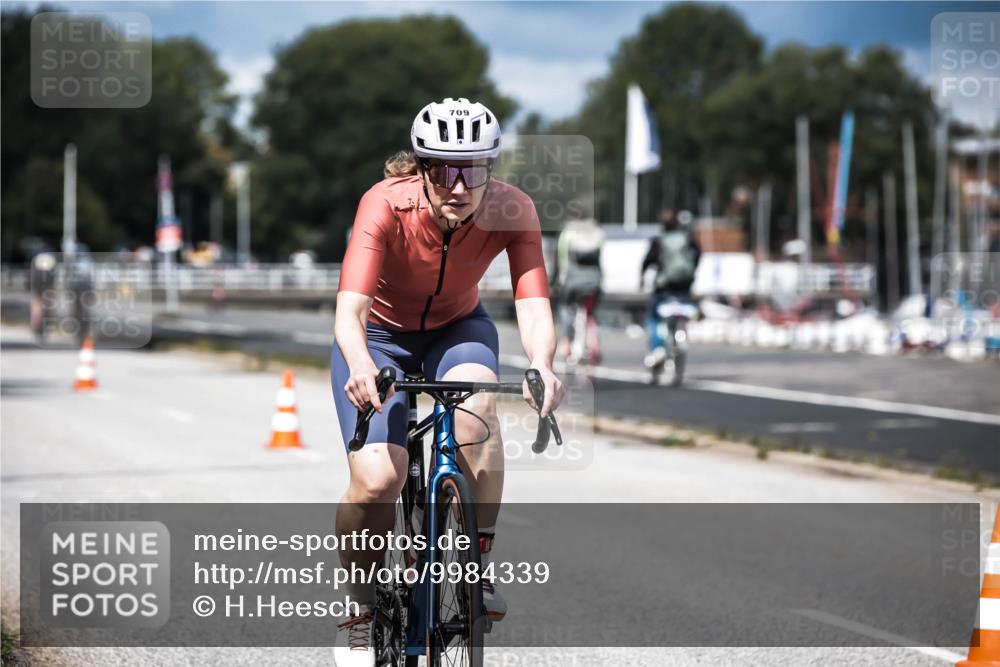 16.08.2026 - KN Förde Triathlon 2026 H.Heesch http://msf.ph/oto/9984339 16.08.2026 12:58:18 Radfahren 524, 551, 590, 594, 597, 607, 709, 743 meine-sportfotos.de