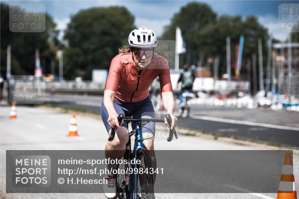 16.08.2026 - KN Förde Triathlon 2026 H.Heesch http://msf.ph/oto/9984341 16.08.2026 12:58:19 Radfahren 524, 551, 590, 594, 597, 607, 709, 743 meine-sportfotos.de
