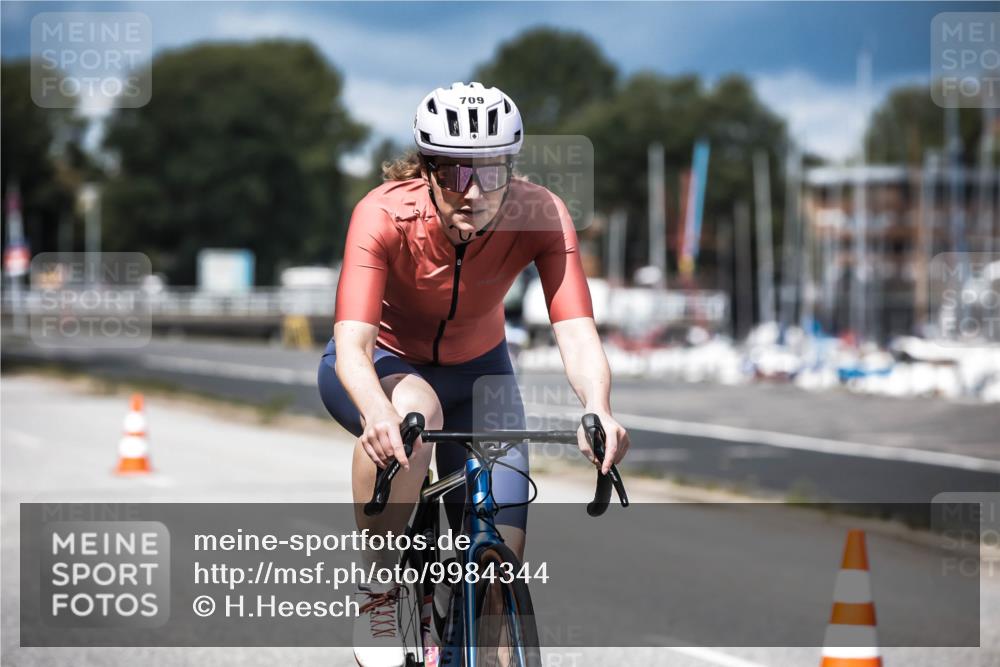 16.08.2026 - KN Förde Triathlon 2026 H.Heesch http://msf.ph/oto/9984344 16.08.2026 12:58:19 Radfahren 524, 551, 590, 594, 597, 607, 709, 743 meine-sportfotos.de