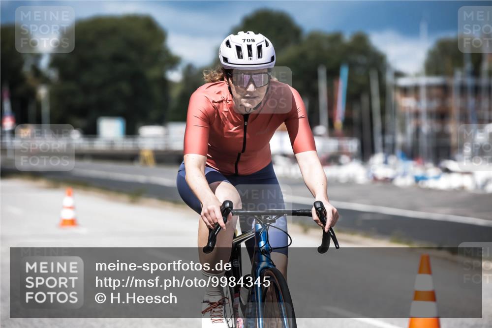 16.08.2026 - KN Förde Triathlon 2026 H.Heesch http://msf.ph/oto/9984345 16.08.2026 12:58:19 Radfahren 524, 551, 590, 594, 597, 607, 709, 743 meine-sportfotos.de
