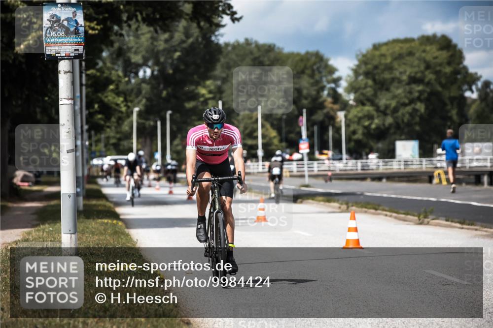 16.08.2026 - KN Förde Triathlon 2026 H.Heesch http://msf.ph/oto/9984424 16.08.2026 12:58:44 Radfahren 528, 595, 713 meine-sportfotos.de