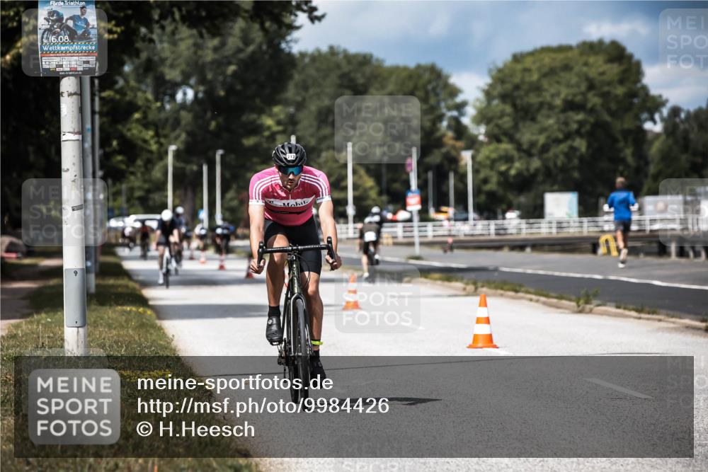 16.08.2026 - KN Förde Triathlon 2026 H.Heesch http://msf.ph/oto/9984426 16.08.2026 12:58:44 Radfahren 528, 595, 713 meine-sportfotos.de