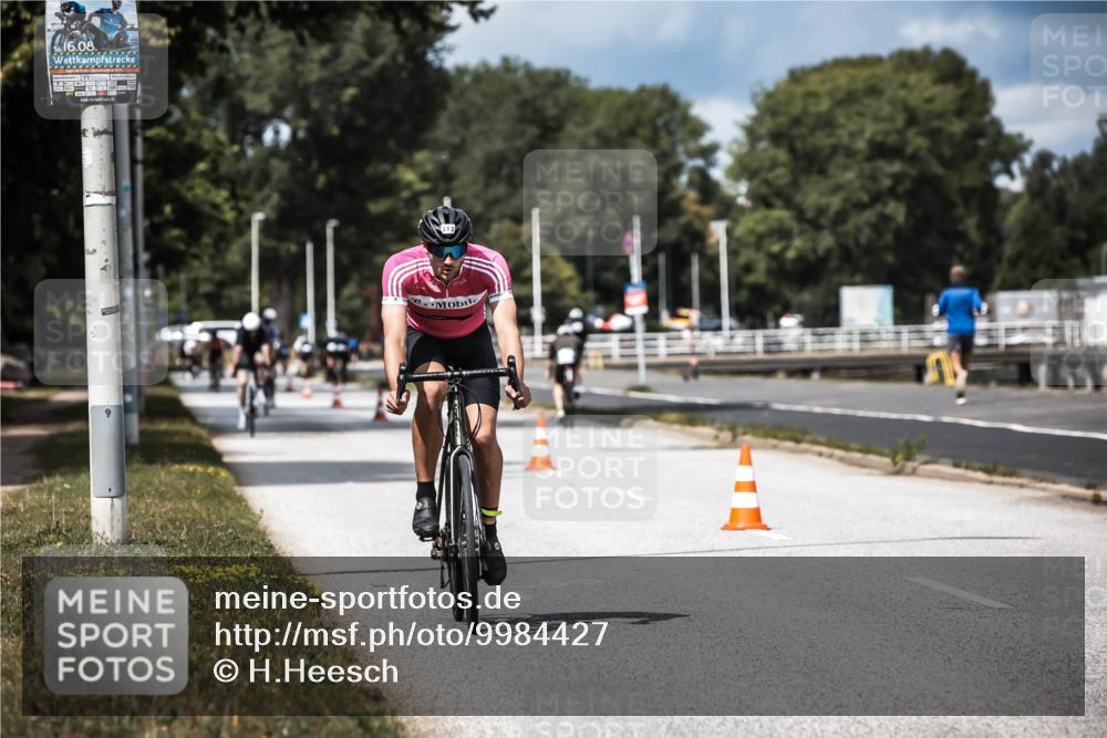 16.08.2026 - KN Förde Triathlon 2026 H.Heesch http://msf.ph/oto/9984427 16.08.2026 12:58:44 Radfahren 528, 595, 713 meine-sportfotos.de