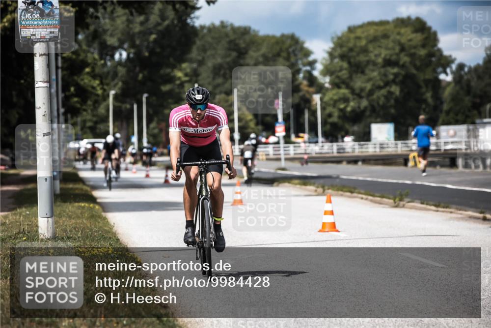 16.08.2026 - KN Förde Triathlon 2026 H.Heesch http://msf.ph/oto/9984428 16.08.2026 12:58:44 Radfahren 528, 595, 713 meine-sportfotos.de