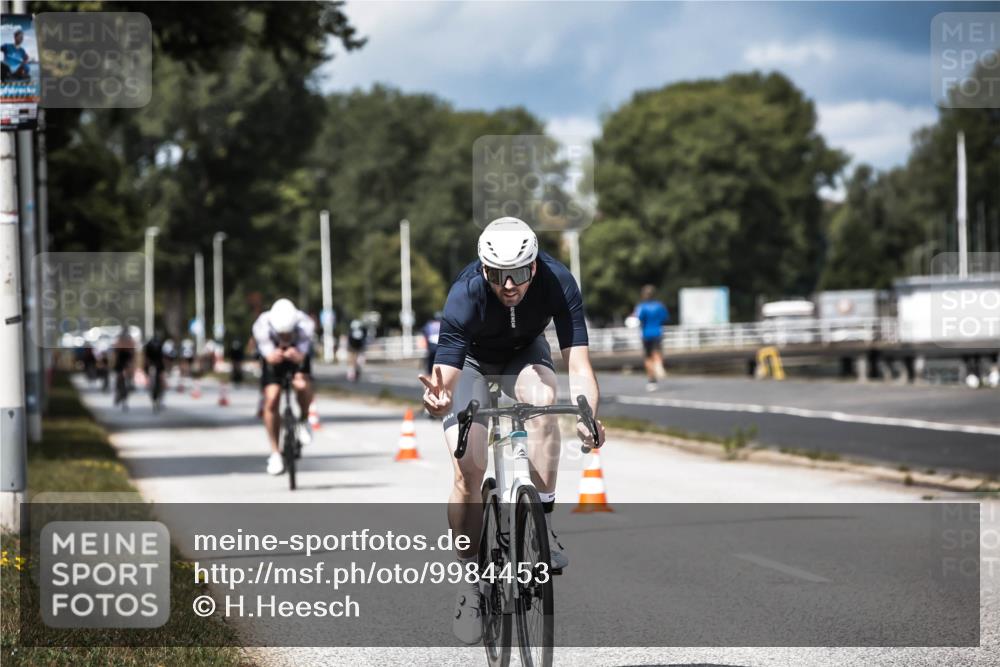 16.08.2026 - KN Förde Triathlon 2026 H.Heesch http://msf.ph/oto/9984453 16.08.2026 12:58:50 Radfahren 521, 595, 715 meine-sportfotos.de