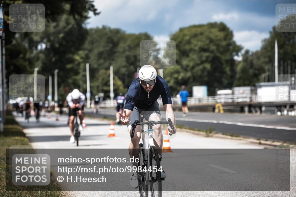 16.08.2026 - KN Förde Triathlon 2026 H.Heesch http://msf.ph/oto/9984454 16.08.2026 12:58:50 Radfahren 521, 595, 715 meine-sportfotos.de