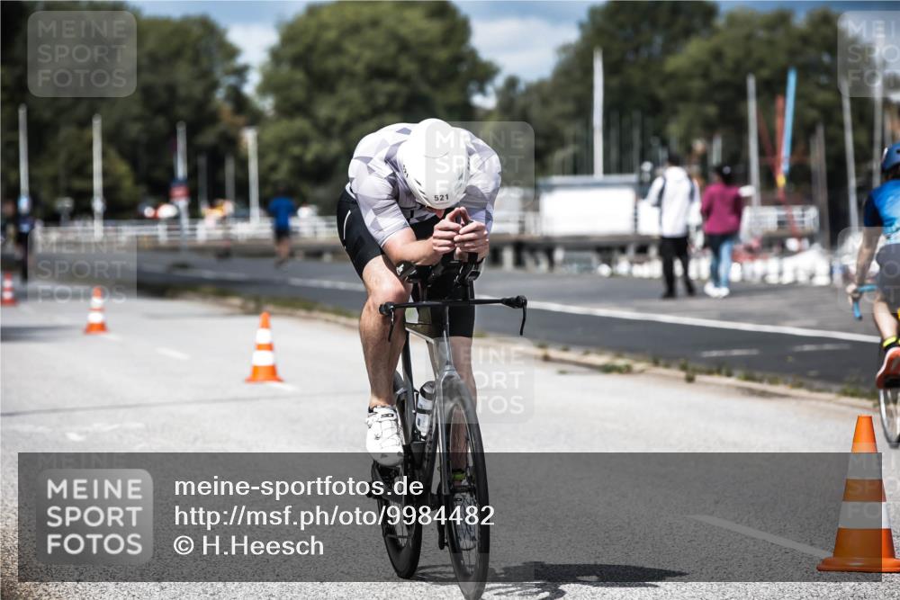 16.08.2026 - KN Förde Triathlon 2026 H.Heesch http://msf.ph/oto/9984482 16.08.2026 12:58:53 Radfahren 521, 522, 715, 737 meine-sportfotos.de