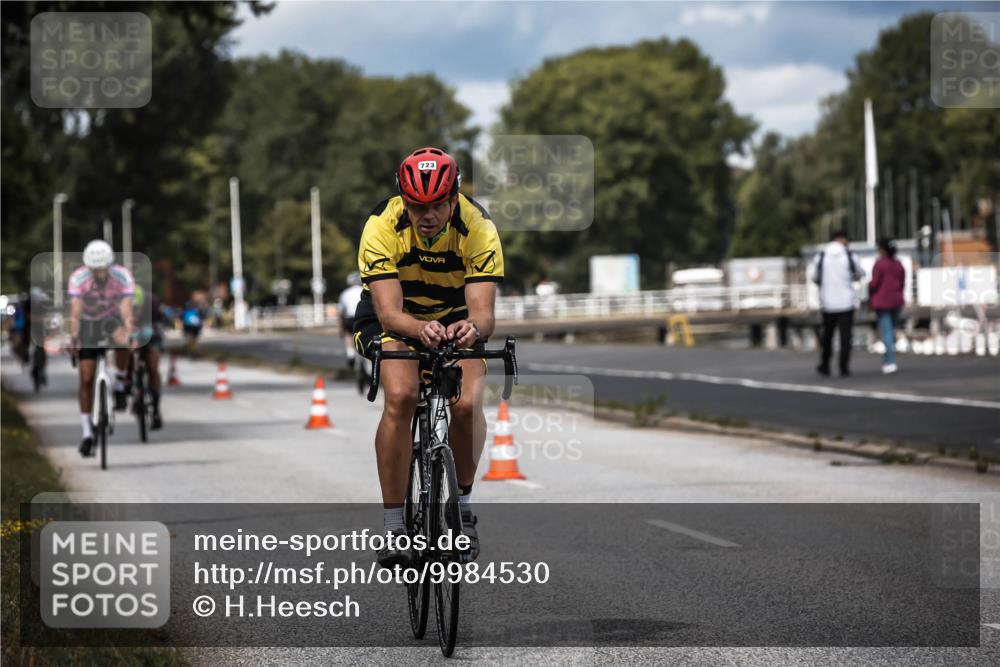 16.08.2026 - KN Förde Triathlon 2026 H.Heesch http://msf.ph/oto/9984530 16.08.2026 12:59:08 Radfahren 501, 718, 723, 731, 745 meine-sportfotos.de