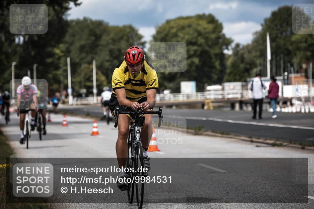 16.08.2026 - KN Förde Triathlon 2026 H.Heesch http://msf.ph/oto/9984531 16.08.2026 12:59:08 Radfahren 501, 718, 723, 731, 745 meine-sportfotos.de