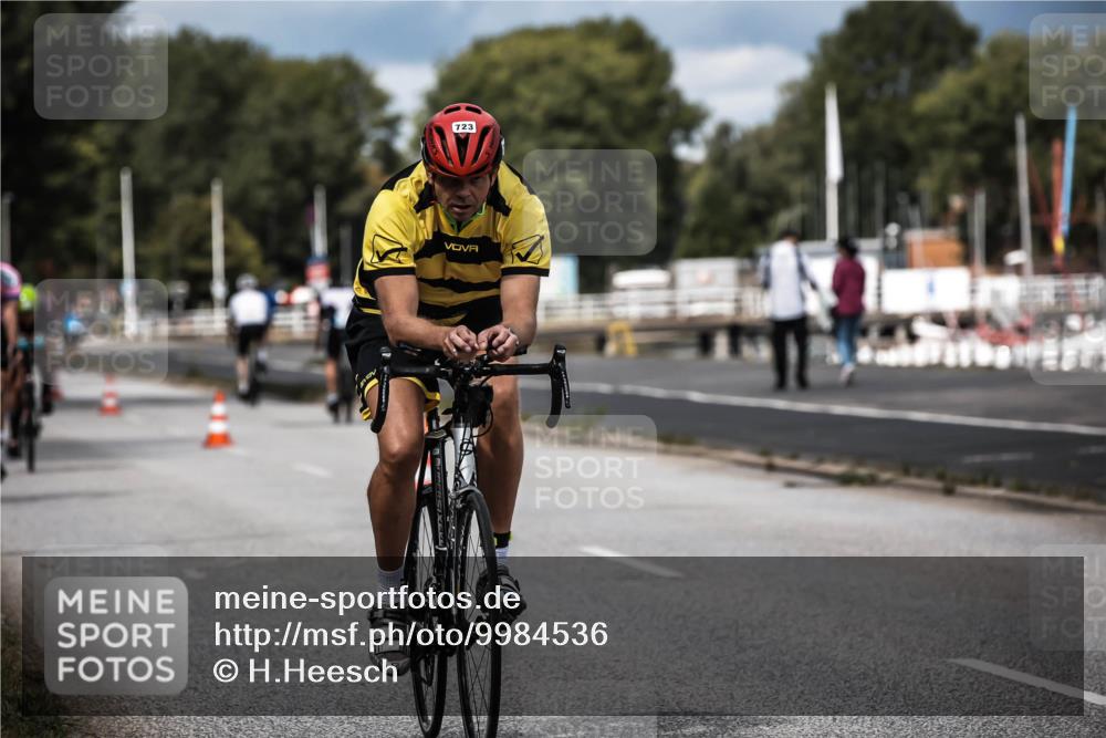 16.08.2026 - KN Förde Triathlon 2026 H.Heesch http://msf.ph/oto/9984536 16.08.2026 12:59:08 Radfahren 501, 718, 723, 731, 745 meine-sportfotos.de