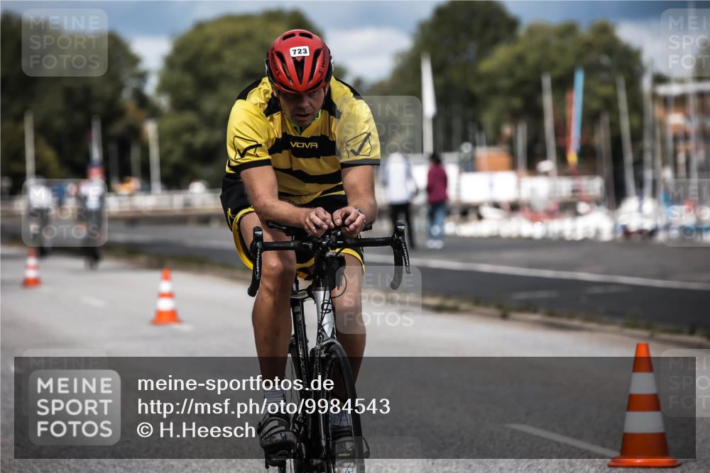 16.08.2026 - KN Förde Triathlon 2026 H.Heesch http://msf.ph/oto/9984543 16.08.2026 12:59:08 Radfahren 501, 718, 723, 731, 745 meine-sportfotos.de