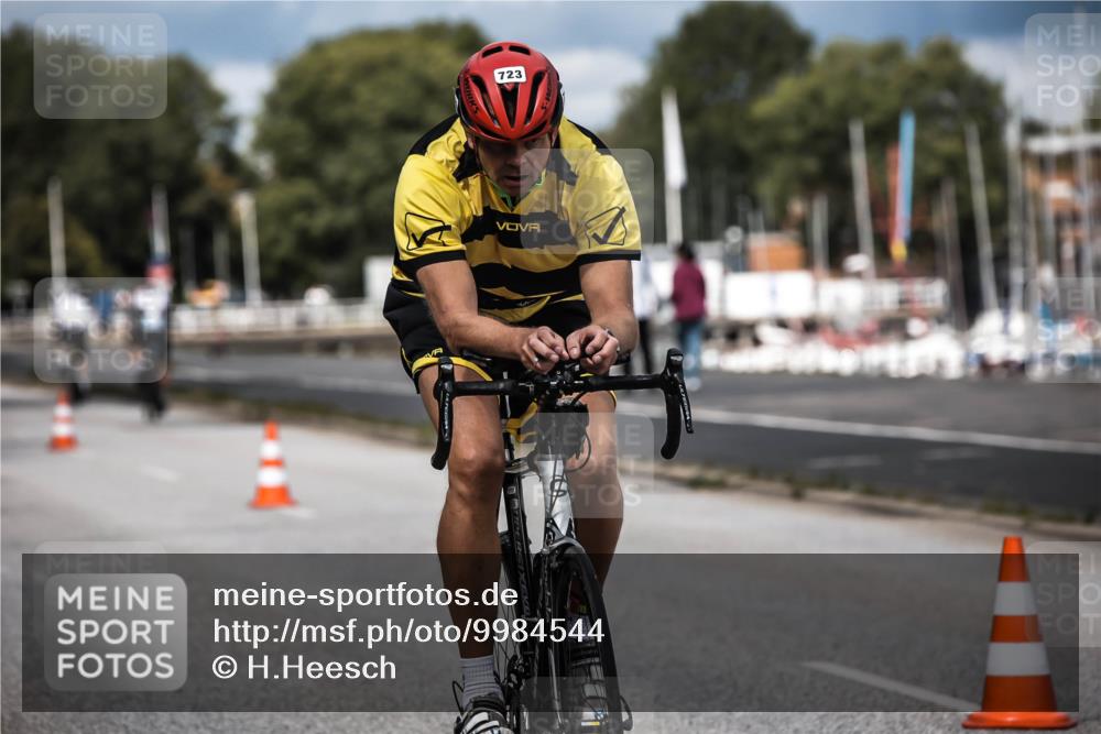 16.08.2026 - KN Förde Triathlon 2026 H.Heesch http://msf.ph/oto/9984544 16.08.2026 12:59:08 Radfahren 501, 718, 723, 731, 745 meine-sportfotos.de