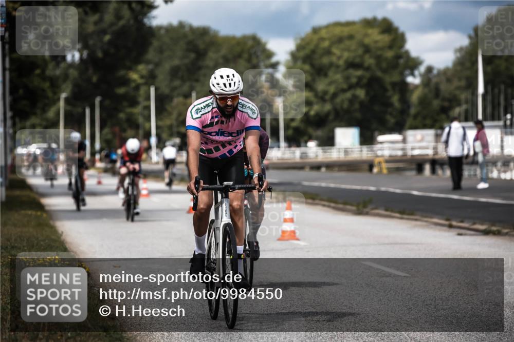 16.08.2026 - KN Förde Triathlon 2026 H.Heesch http://msf.ph/oto/9984550 16.08.2026 12:59:10 Radfahren 501, 530, 718, 723, 731, 745 meine-sportfotos.de