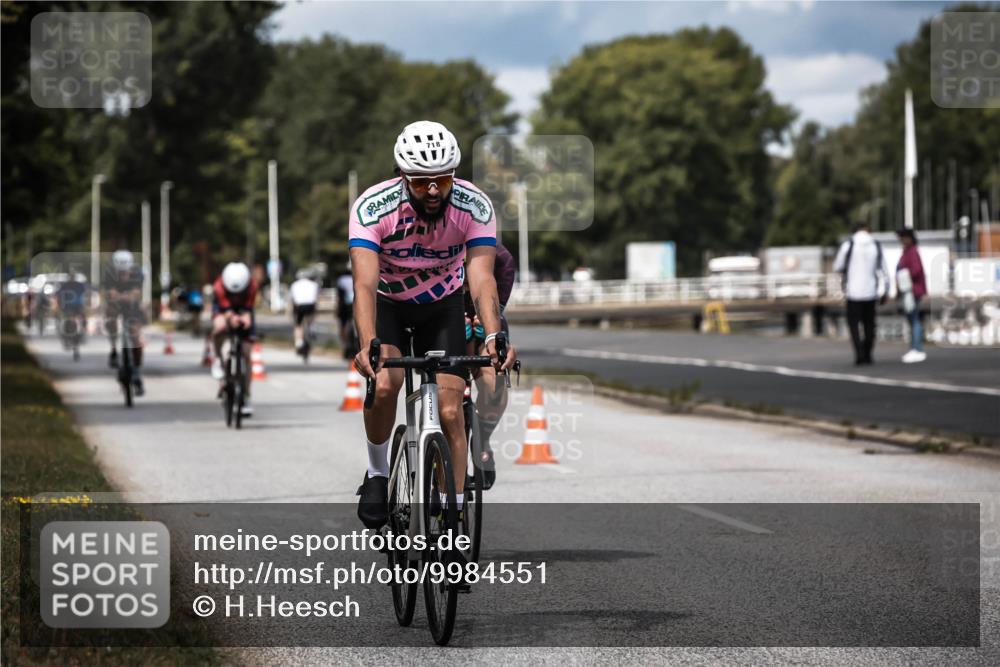 16.08.2026 - KN Förde Triathlon 2026 H.Heesch http://msf.ph/oto/9984551 16.08.2026 12:59:10 Radfahren 501, 530, 718, 723, 731, 745 meine-sportfotos.de