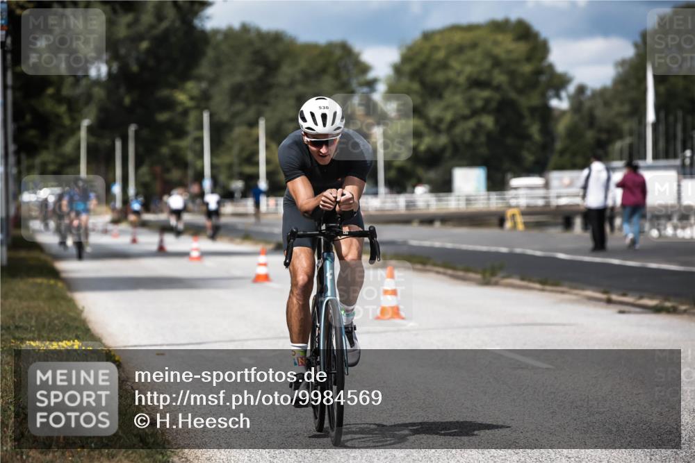 16.08.2026 - KN Förde Triathlon 2026 H.Heesch http://msf.ph/oto/9984569 16.08.2026 12:59:14 Radfahren 501, 530, 718, 730, 731, 745 meine-sportfotos.de