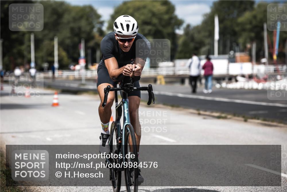 16.08.2026 - KN Förde Triathlon 2026 H.Heesch http://msf.ph/oto/9984576 16.08.2026 12:59:14 Radfahren 501, 530, 718, 730, 731, 745 meine-sportfotos.de