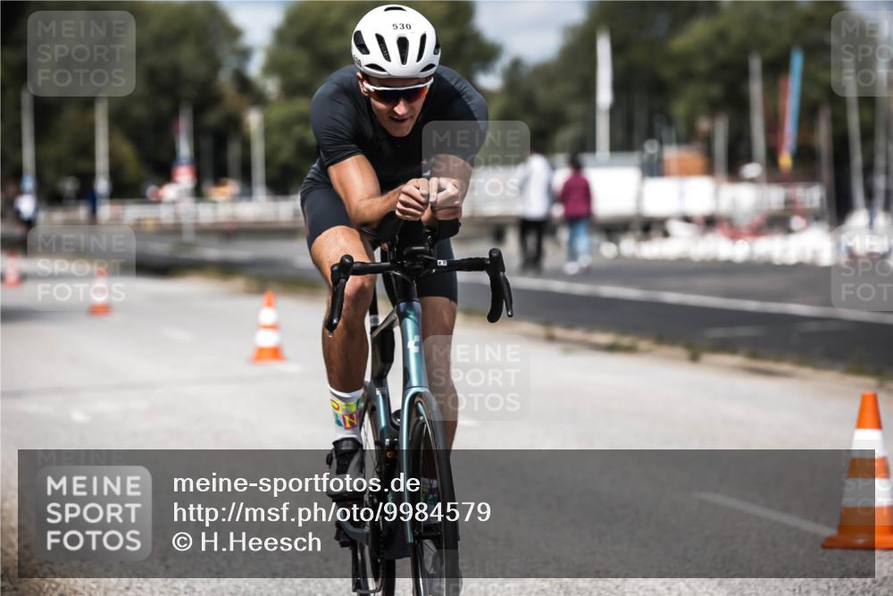 16.08.2026 - KN Förde Triathlon 2026 H.Heesch http://msf.ph/oto/9984579 16.08.2026 12:59:14 Radfahren 501, 530, 718, 730, 731, 745 meine-sportfotos.de