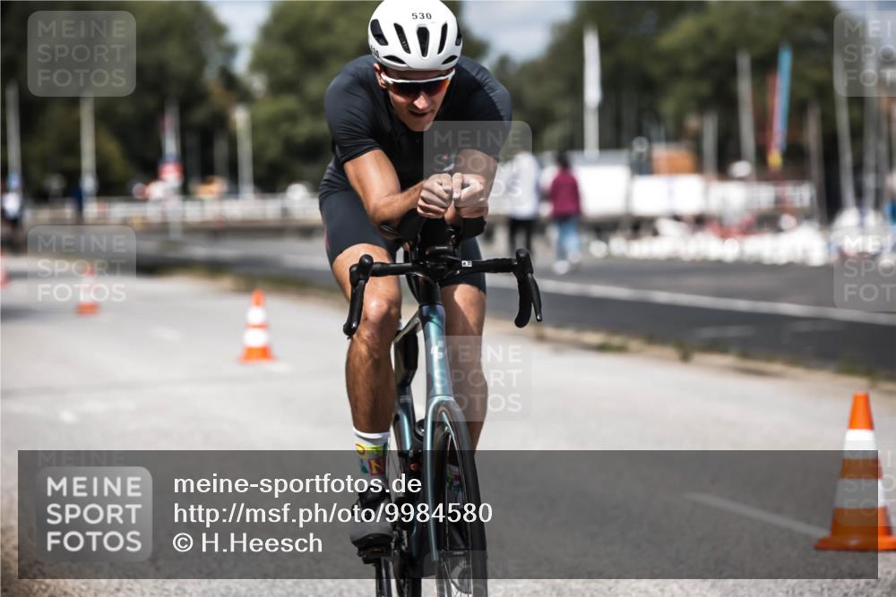 16.08.2026 - KN Förde Triathlon 2026 H.Heesch http://msf.ph/oto/9984580 16.08.2026 12:59:14 Radfahren 501, 530, 718, 730, 731, 745 meine-sportfotos.de