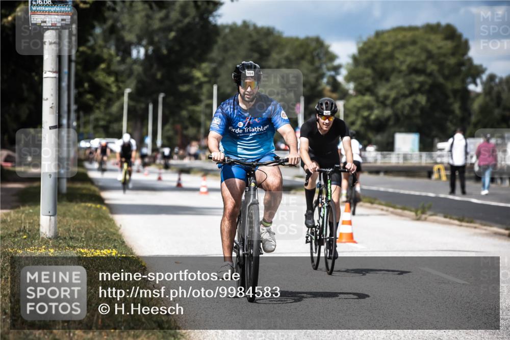 16.08.2026 - KN Förde Triathlon 2026 H.Heesch http://msf.ph/oto/9984583 16.08.2026 12:59:21 Radfahren 527, 541, 584, 730 meine-sportfotos.de