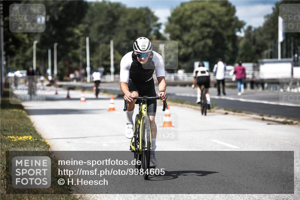 16.08.2026 - KN Förde Triathlon 2026 H.Heesch http://msf.ph/oto/9984605 16.08.2026 12:59:26 Radfahren 519, 541, 584, 710 meine-sportfotos.de