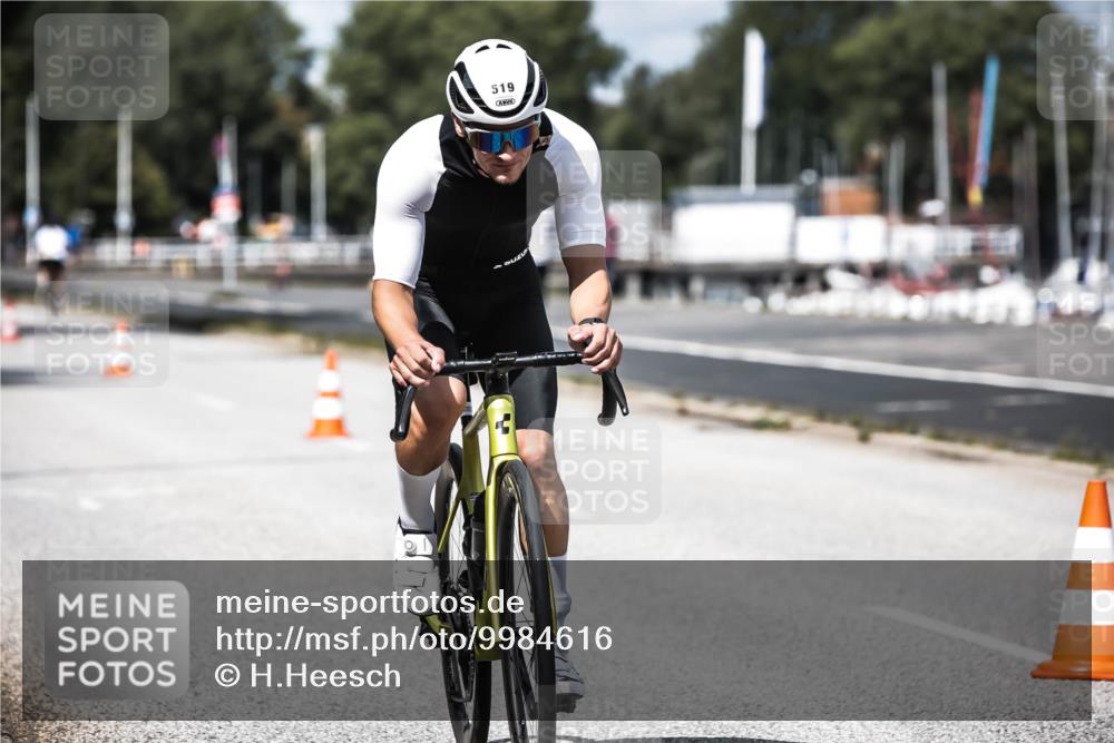 16.08.2026 - KN Förde Triathlon 2026 H.Heesch http://msf.ph/oto/9984616 16.08.2026 12:59:27 Radfahren 519, 541, 710 meine-sportfotos.de