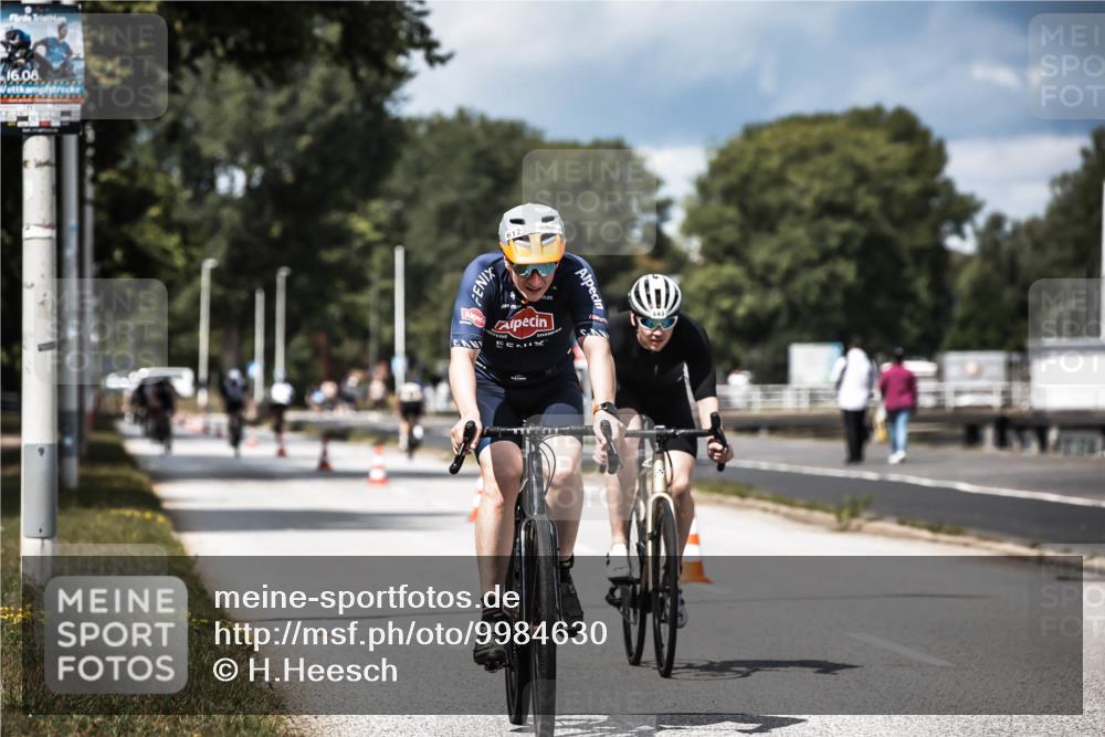 16.08.2026 - KN Förde Triathlon 2026 H.Heesch http://msf.ph/oto/9984630 16.08.2026 12:59:34 Radfahren 543, 598, 612, 710 meine-sportfotos.de
